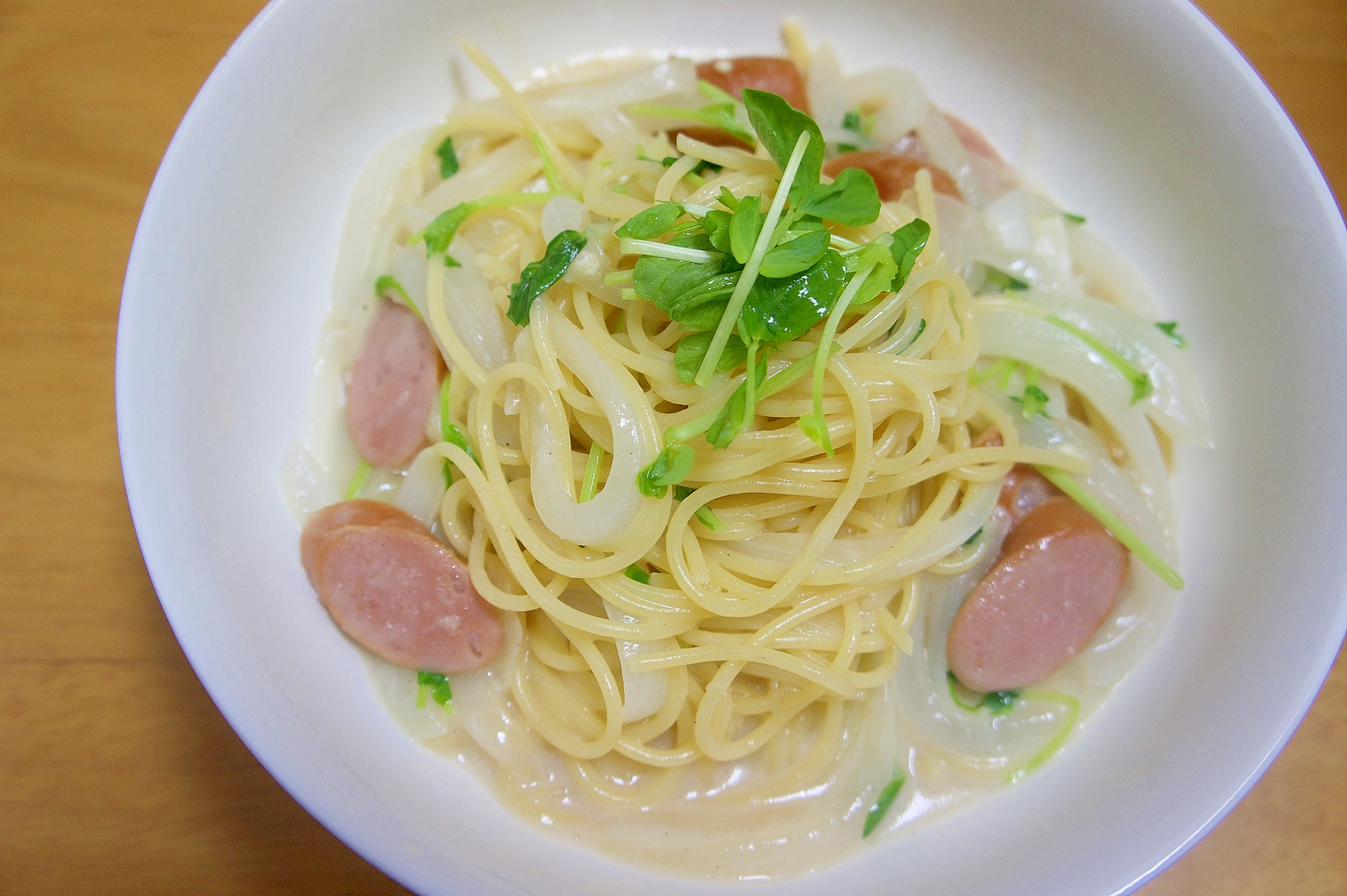 簡単★牛乳で！ウィンナーと玉ねぎのクリームパスタ