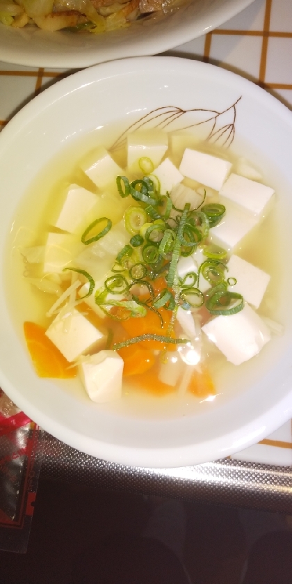 白菜と人参とねぎと凍み豆腐の味噌汁