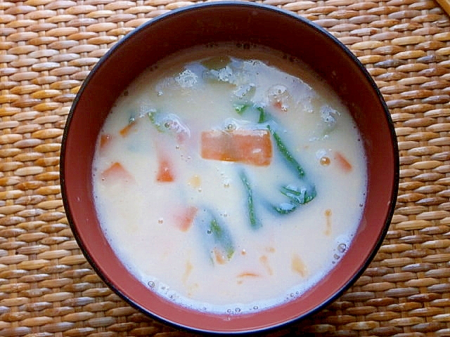 ほうれん草の味噌豆乳スープ