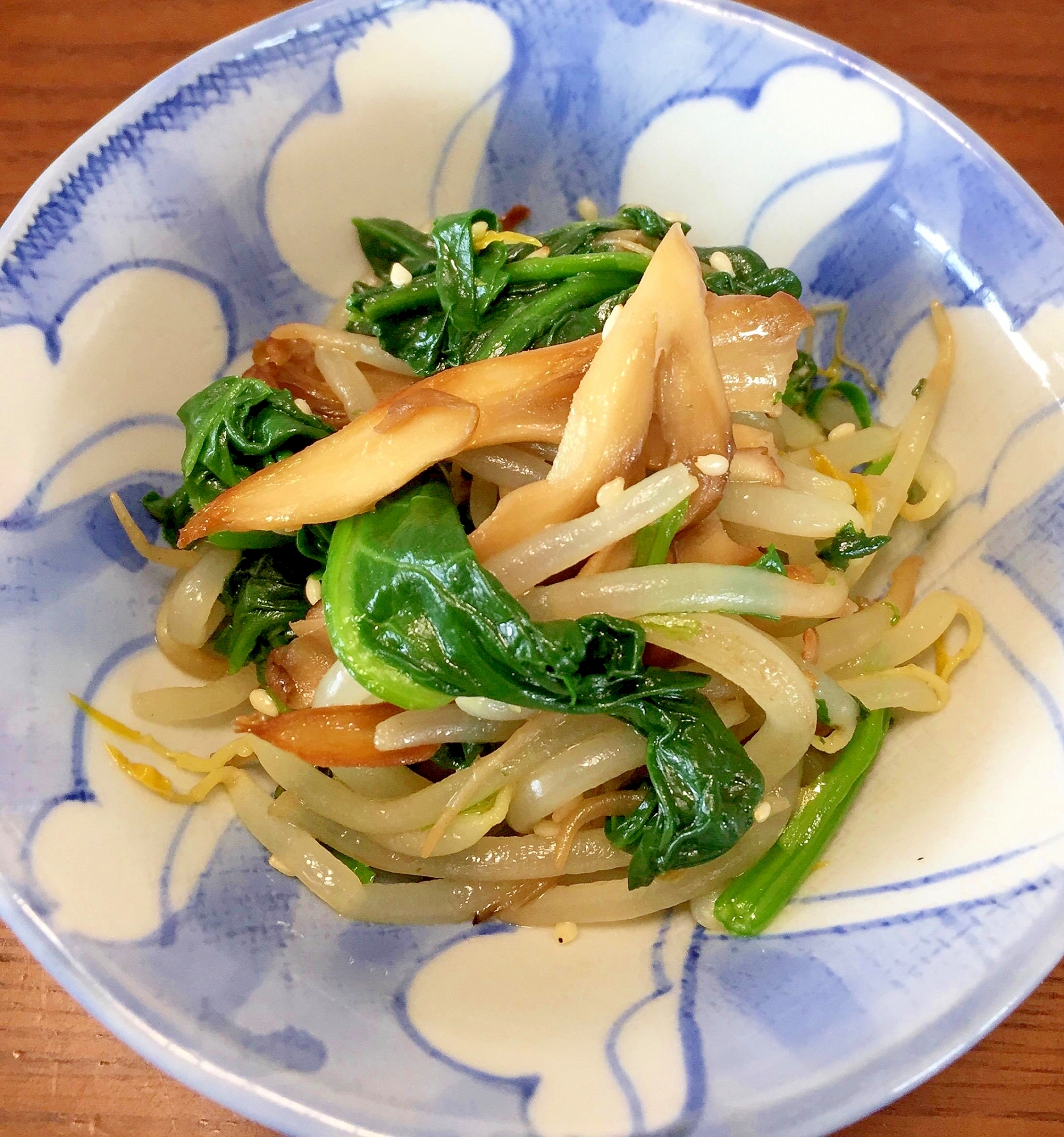 おつまみに♪舞茸とほうれん草ともやしのナムル