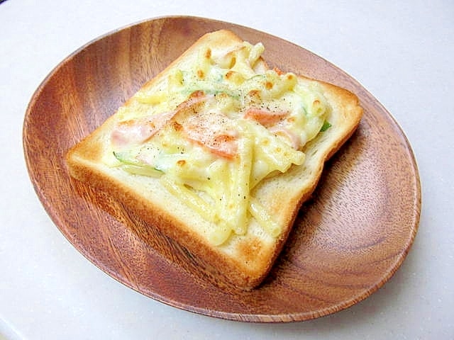 まるでグラタンピザ♪なトースト＊ レシピ・作り方 by ぶるぶるらぶ