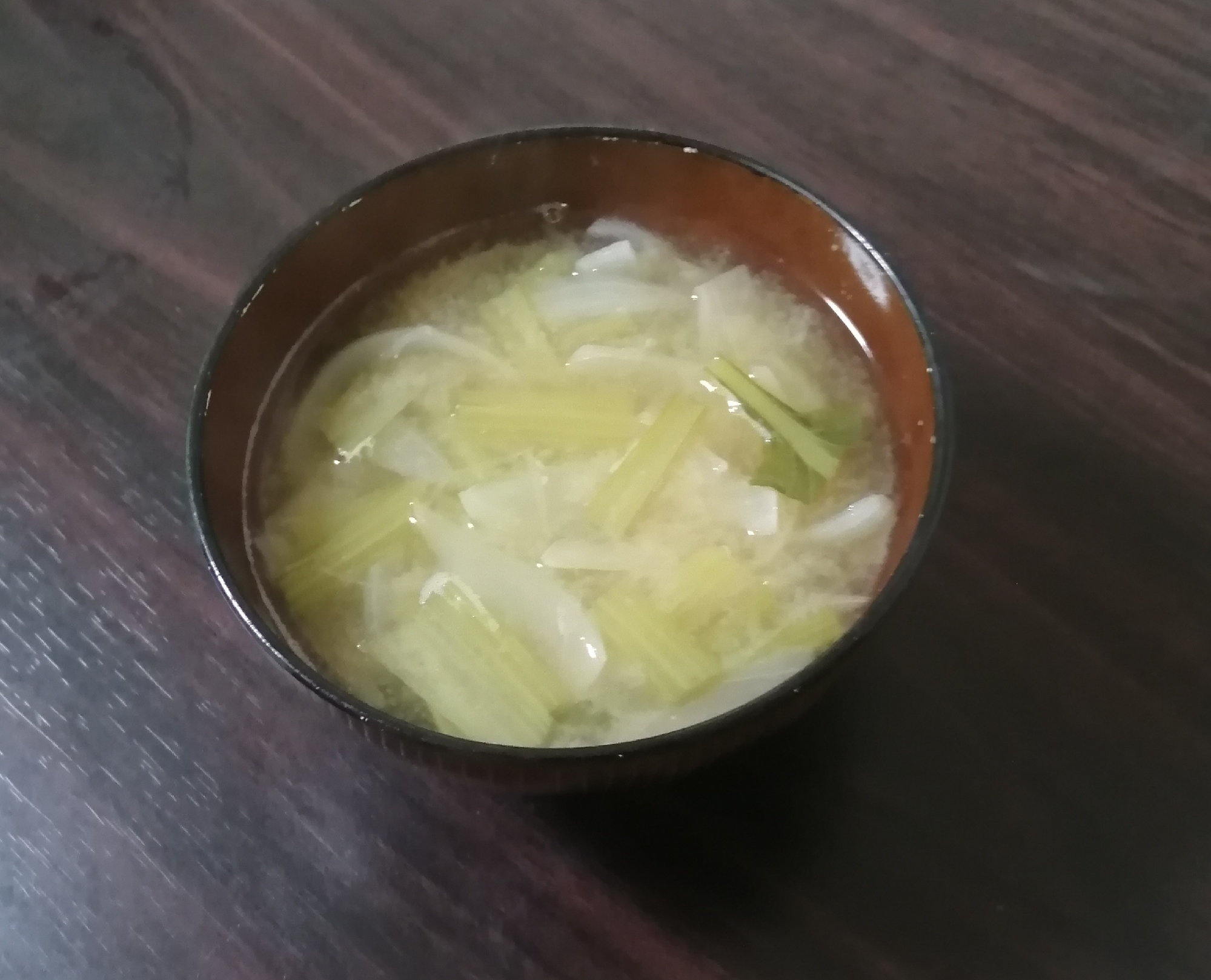 玉ねぎと小松菜の味噌汁