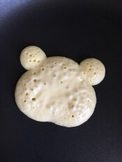 型いらず♪めちゃ簡単くまさんホットケーキ♡ レシピ・作り方 by