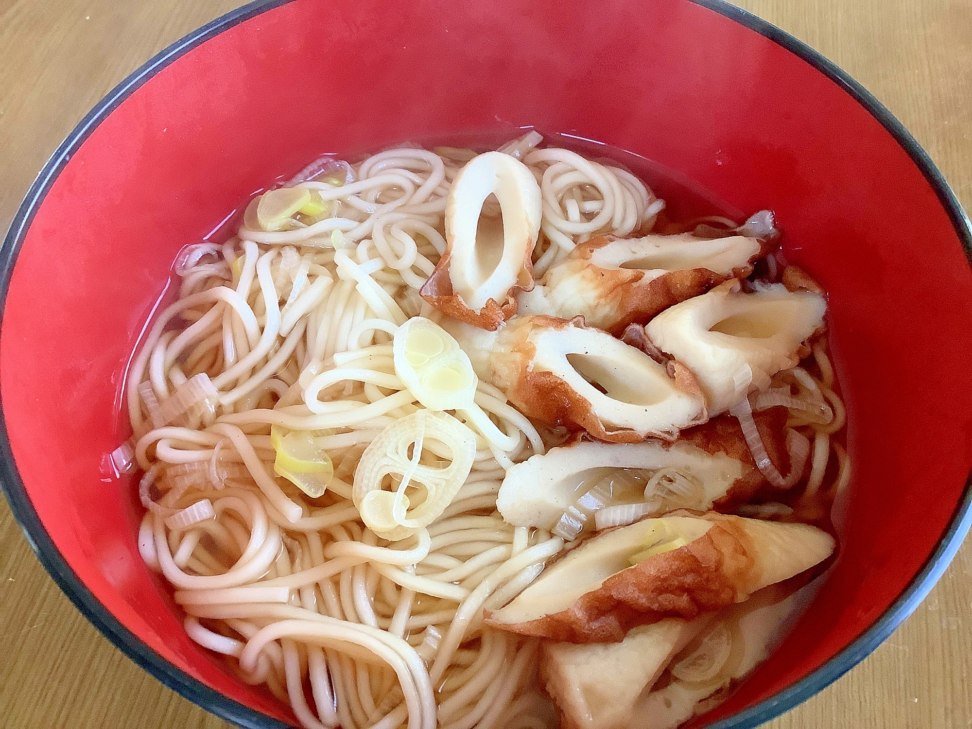 ちくわとネギの煮込みうどん