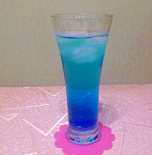 グラスに入ったカクテル・コロバード