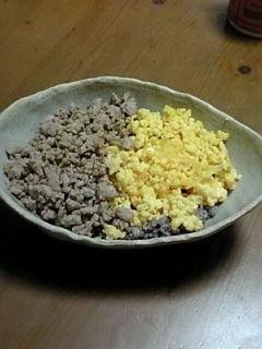 絹さやなくニ色丼です。やさしいお味でした♪ごちそうさまでしたぁ。