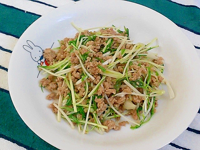 お弁当や丼に使える 簡単 時短 水菜とひき肉炒め レシピ 作り方 By かっぺ4217 楽天レシピ