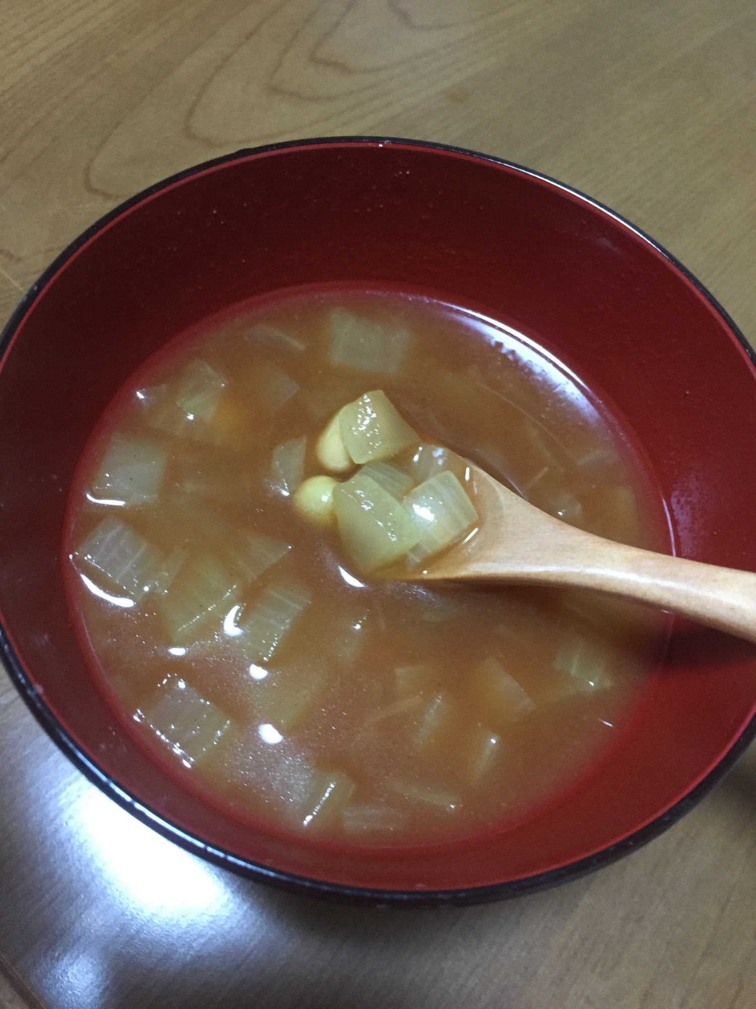 豆と玉ねぎのトマトカレースープ