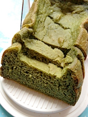 ホームベーカリーでスピルリナバジルご飯食パン♪