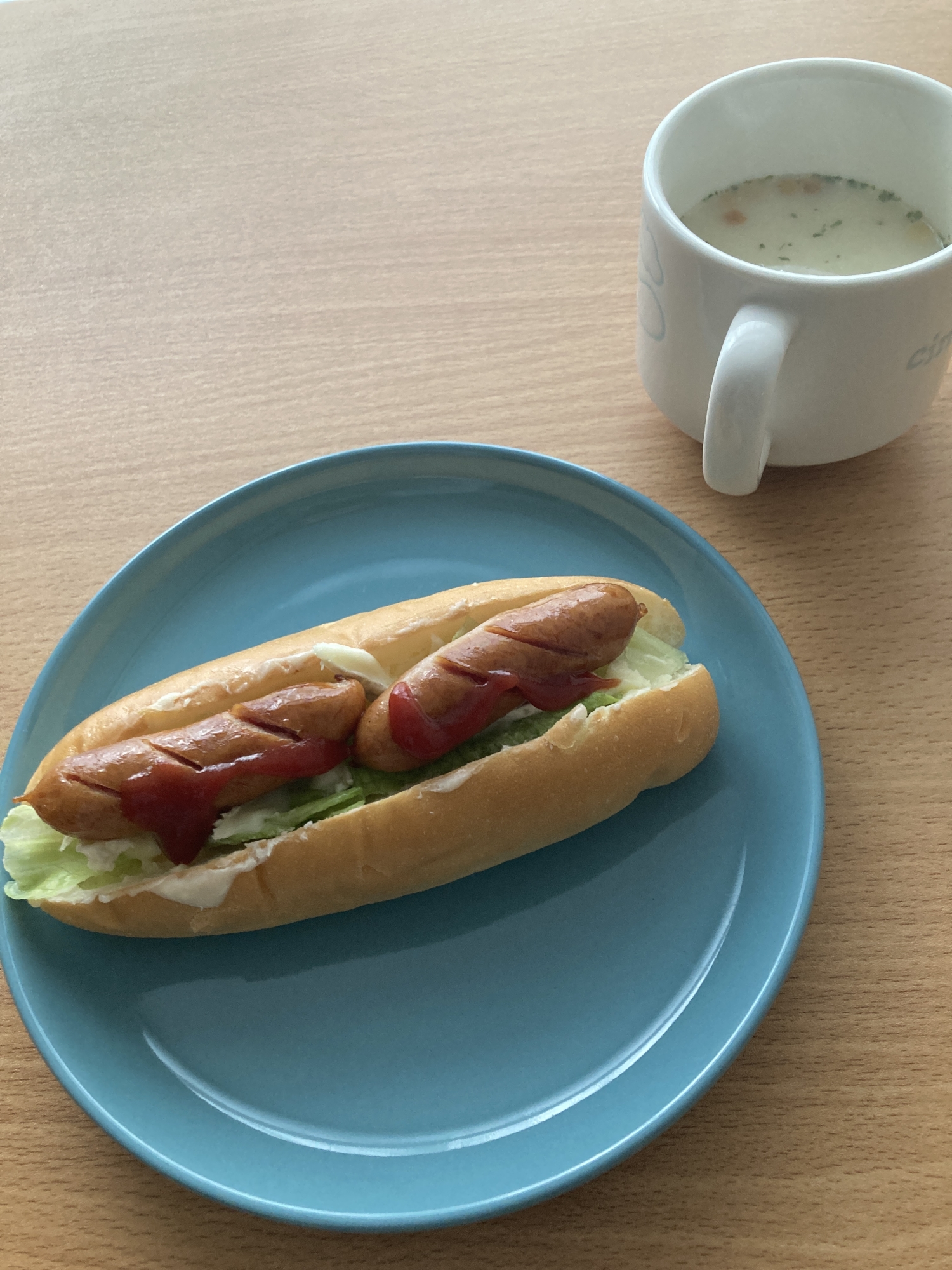 国産チーズとウインナーのホットドッグ