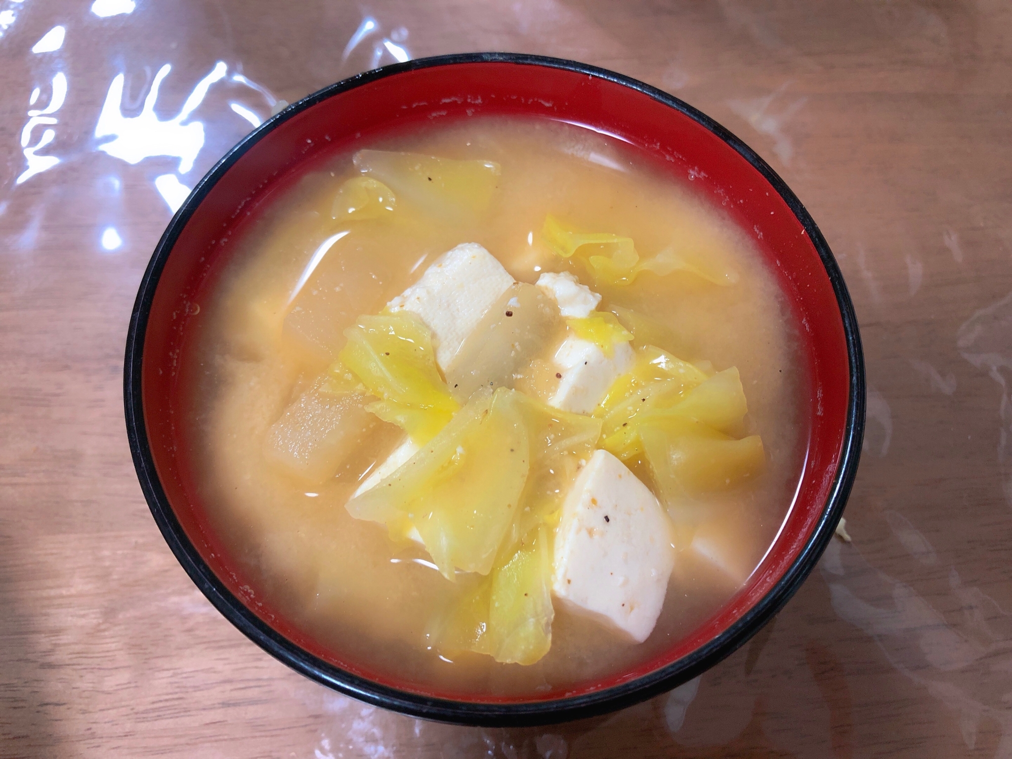 キャベツと豆腐の味噌汁