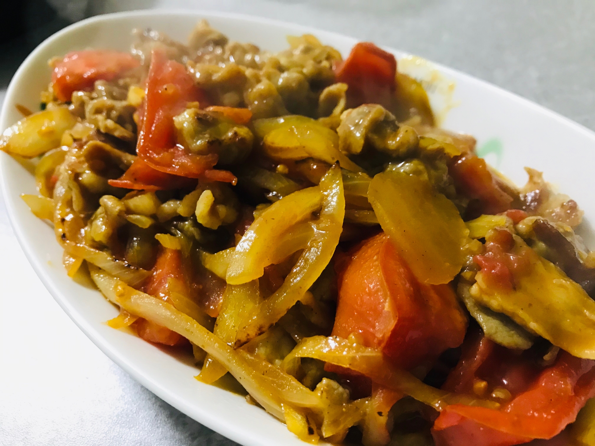 簡単！豚こま肉とトマトのカレー炒め♫