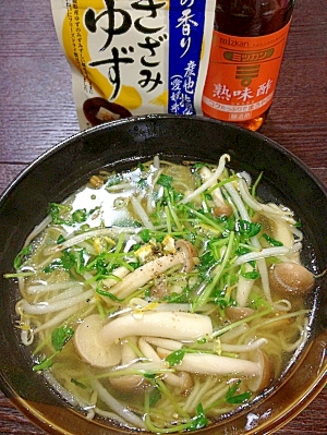 あっさり柚子風味の白だし“和風ラーメン”