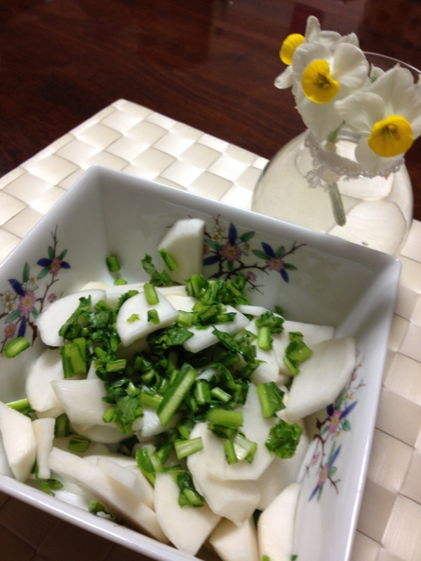 冬の甘〜い蕪で、塩もみ