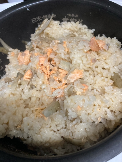 お米を多めにしたのに鮭を増やすのを忘れてしまいましたが、めんつゆで味付けも簡単でした。
美味しかったです。