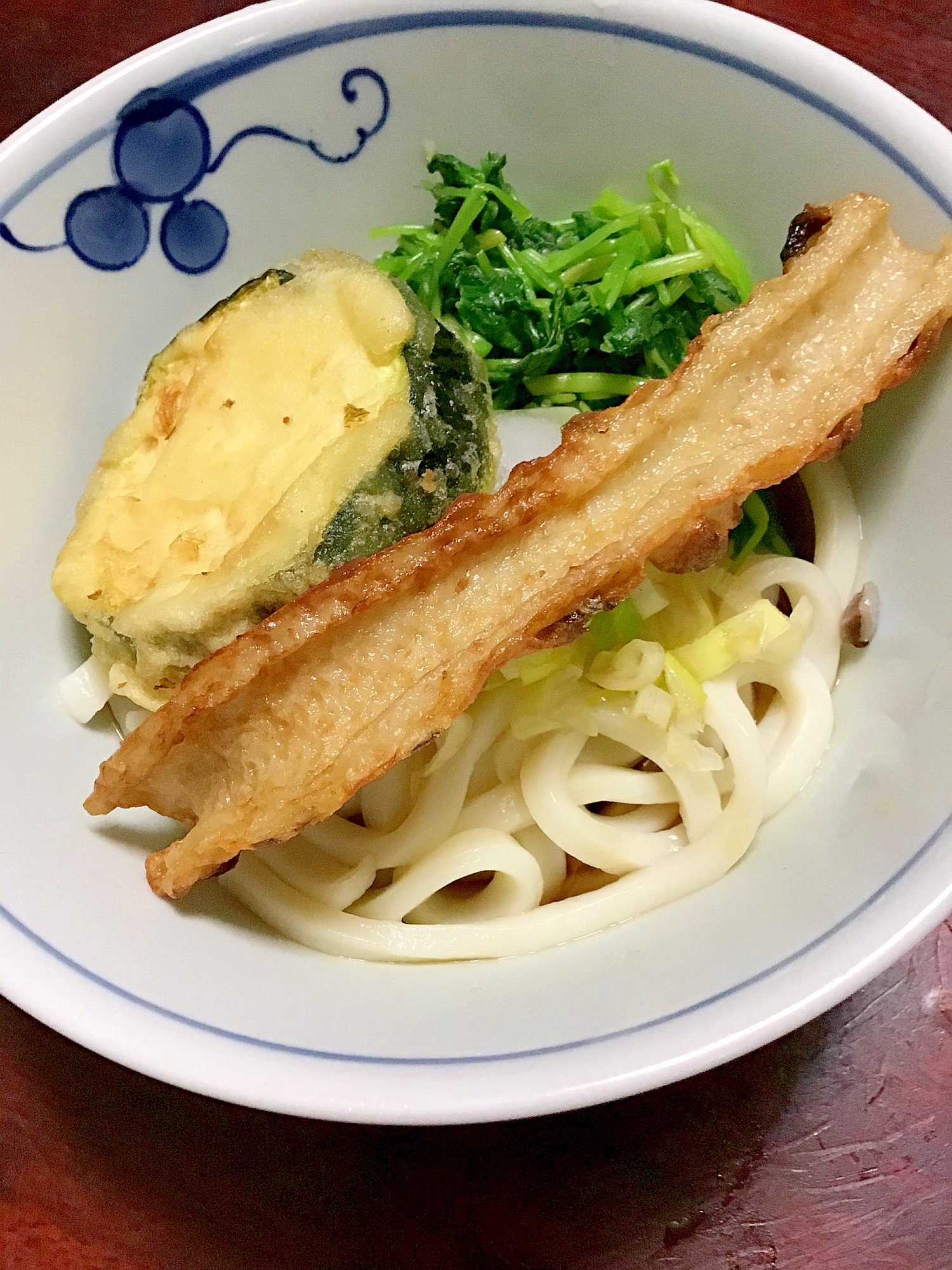 ズッキーニ天とチクワ天と三つ葉の冷やしポン酢うどん