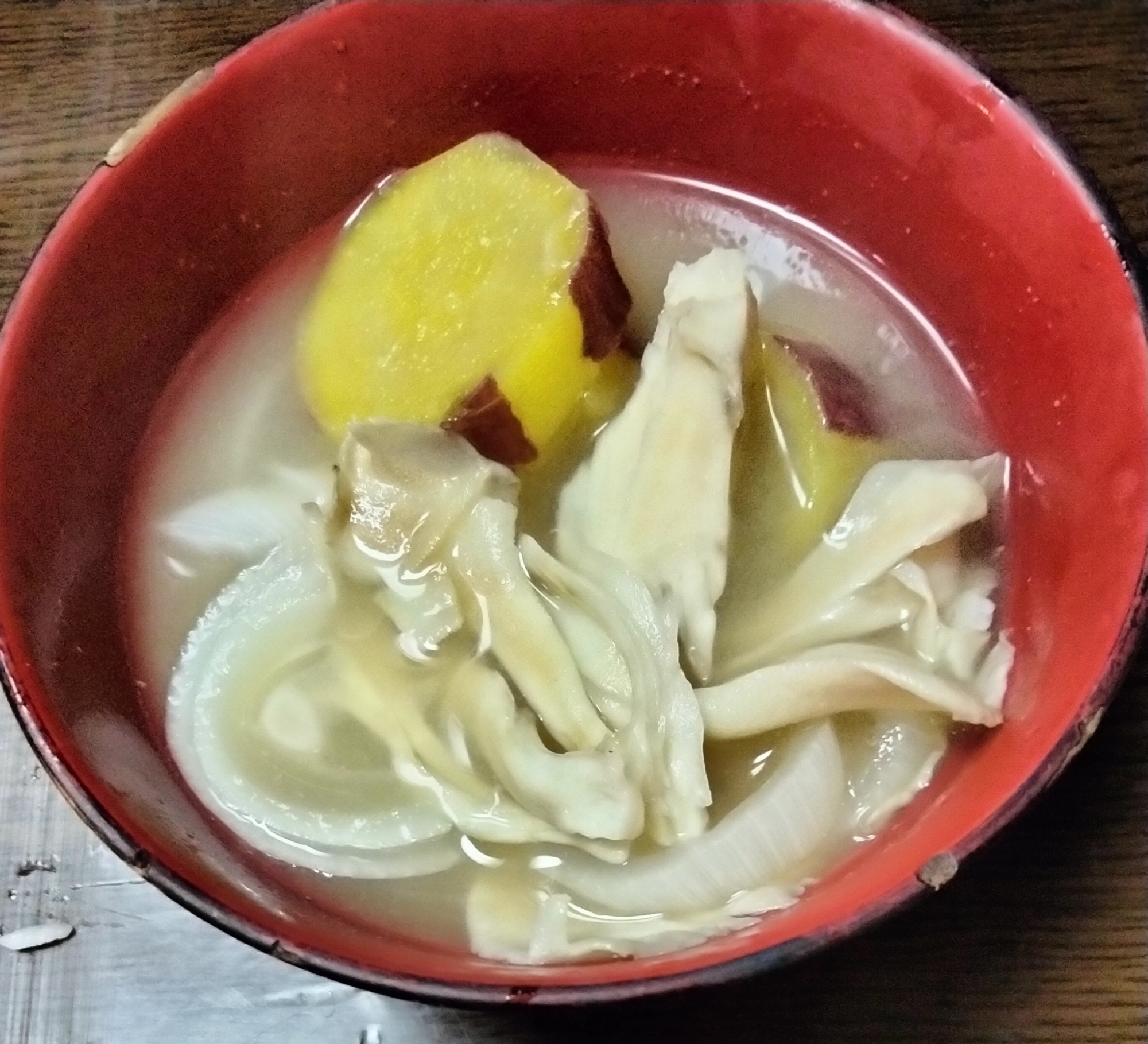 さつま芋新玉ねぎエリンギの味噌汁
