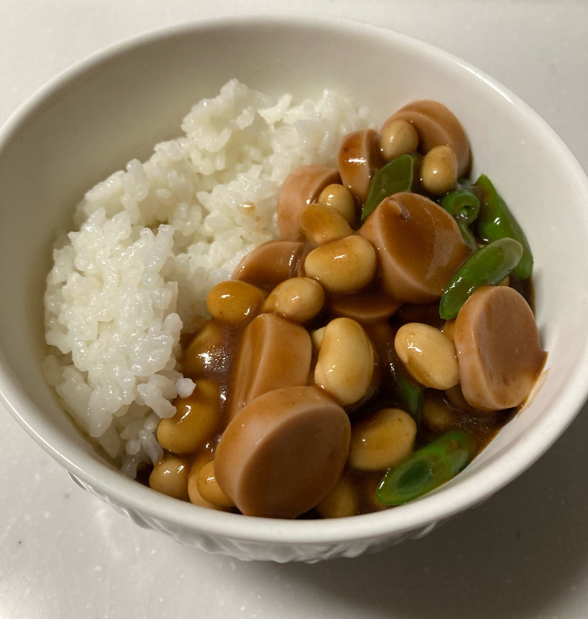 魚肉ソーセージとインゲンでアレンジ　レトルトカレー