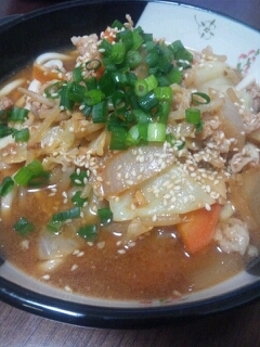 だしがうまい！野菜たっぷりみそうどん