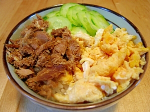 余った鰻のタレで簡単すぎる三色丼☆