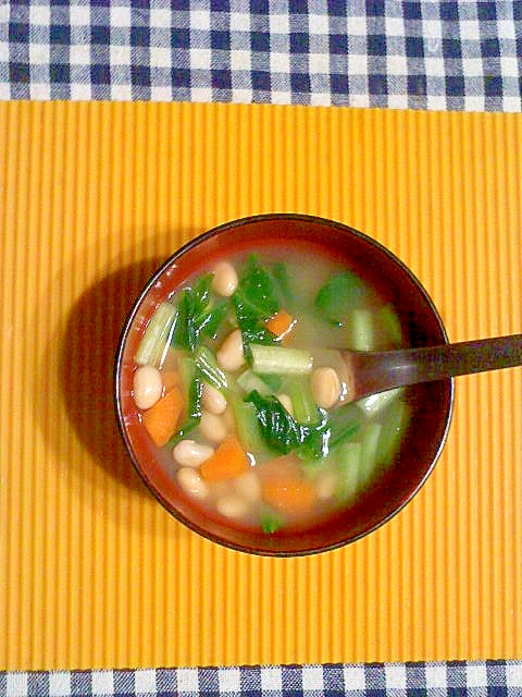 水煮大豆と野菜の味噌汁♪