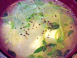 豆腐と豆苗と春雨の中華スープ