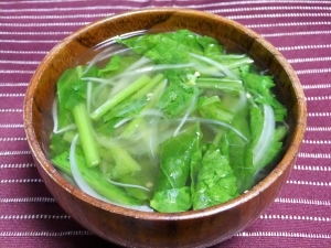 大根菜と新玉の中華スープ
