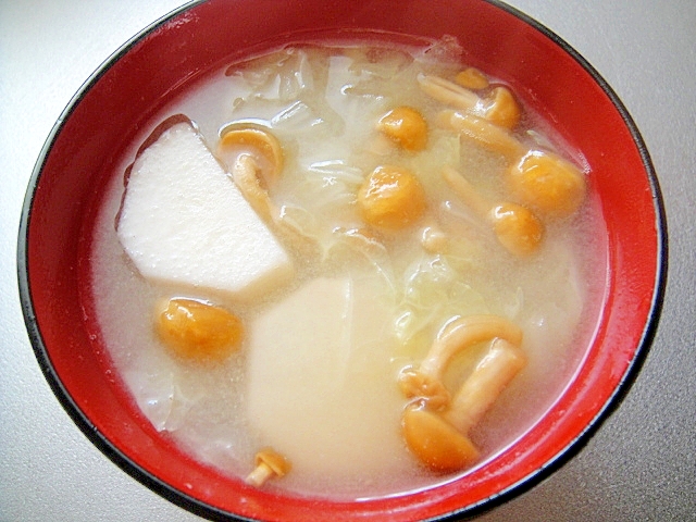 里芋となめこ白菜の味噌汁