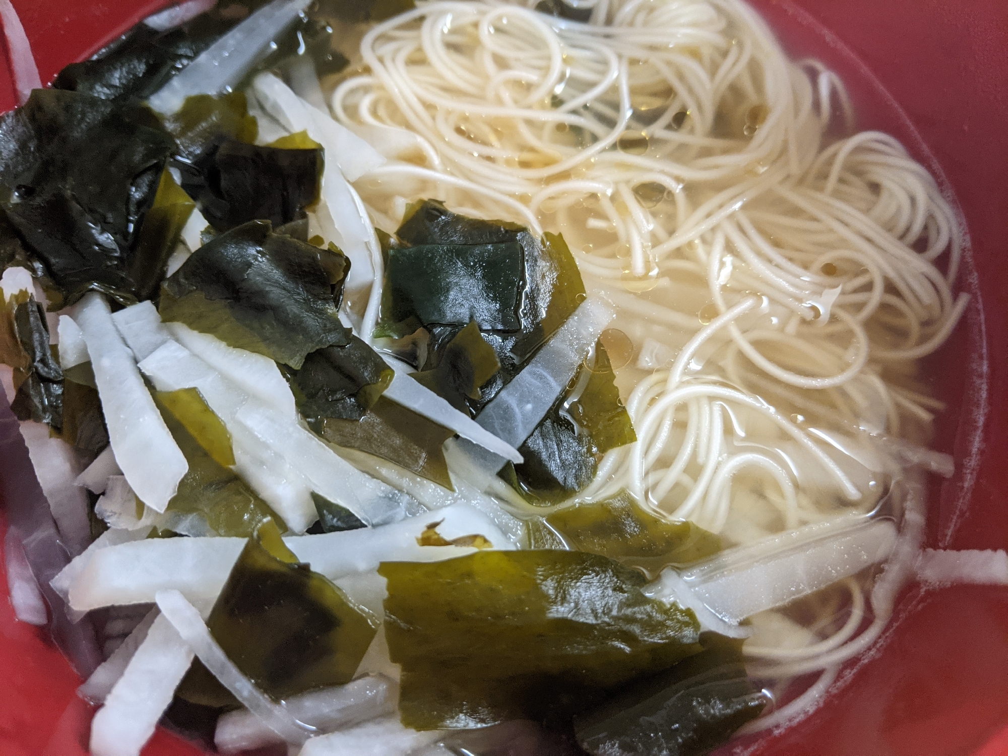 大根ワカメトマトの温そうめん