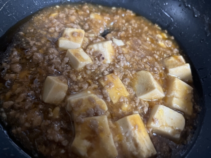 夫が大学生の時から作ってるこの麻婆豆腐。私は辛いのが苦手なので豆板醤を分量の1/4にしてもらいました！ちょっとピリっとしますがとても美味しく食べられました！！