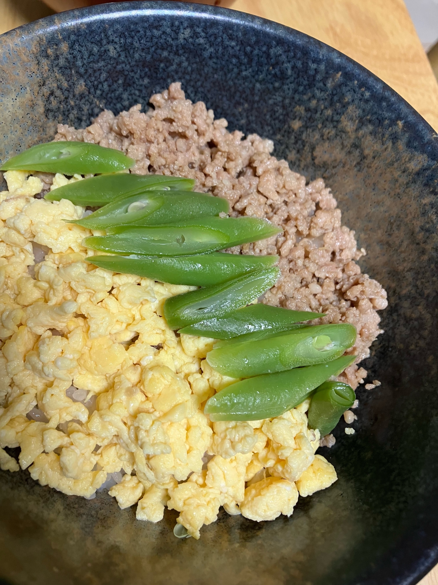 豚ひき肉の三食丼