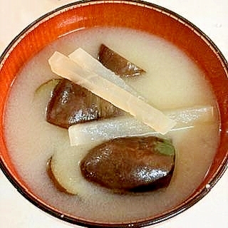 大根と冷凍炒めなすの味噌汁
