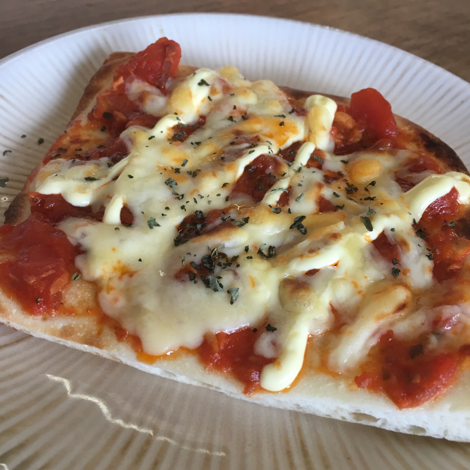 簡単トマトソースのピザ
