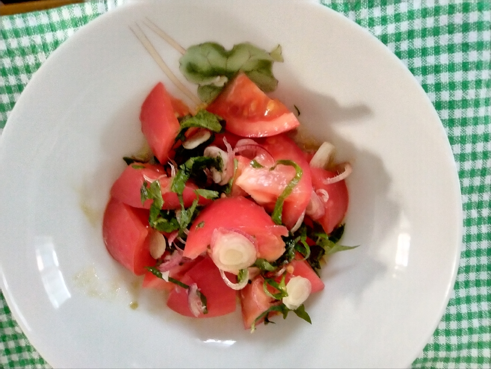 香味野菜で食べる☆トマト