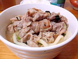 ボリュームたっぷり豚肉うどん！