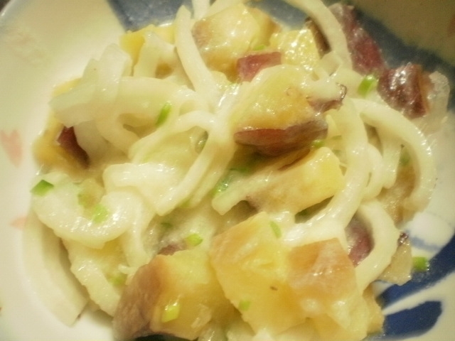 蒸かしさつまいもと玉ねぎの簡単サラダ