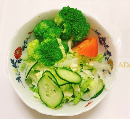 カラフルサラダいろんなヘルシーな野菜◝ \(˃͈ᴗ ˂͈  ｡)◞♡︎ʾ  素敵なレシピありがとうございます♪(⑅ᴗ͈͈ ᴗ͈)⁾⁾⁾ᵖᵉᵏᵒ♡