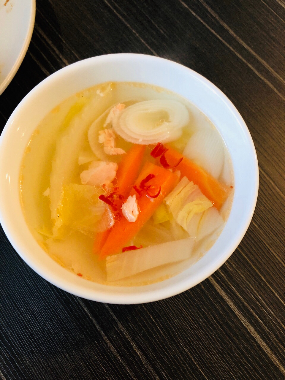 鮭と野菜の中華風ピリ辛スープ