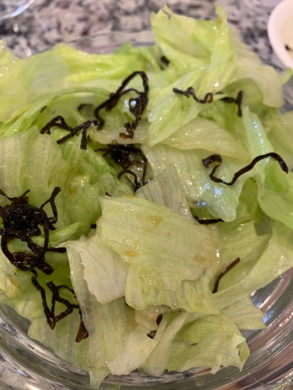 レタスと塩昆布の簡単サラダ