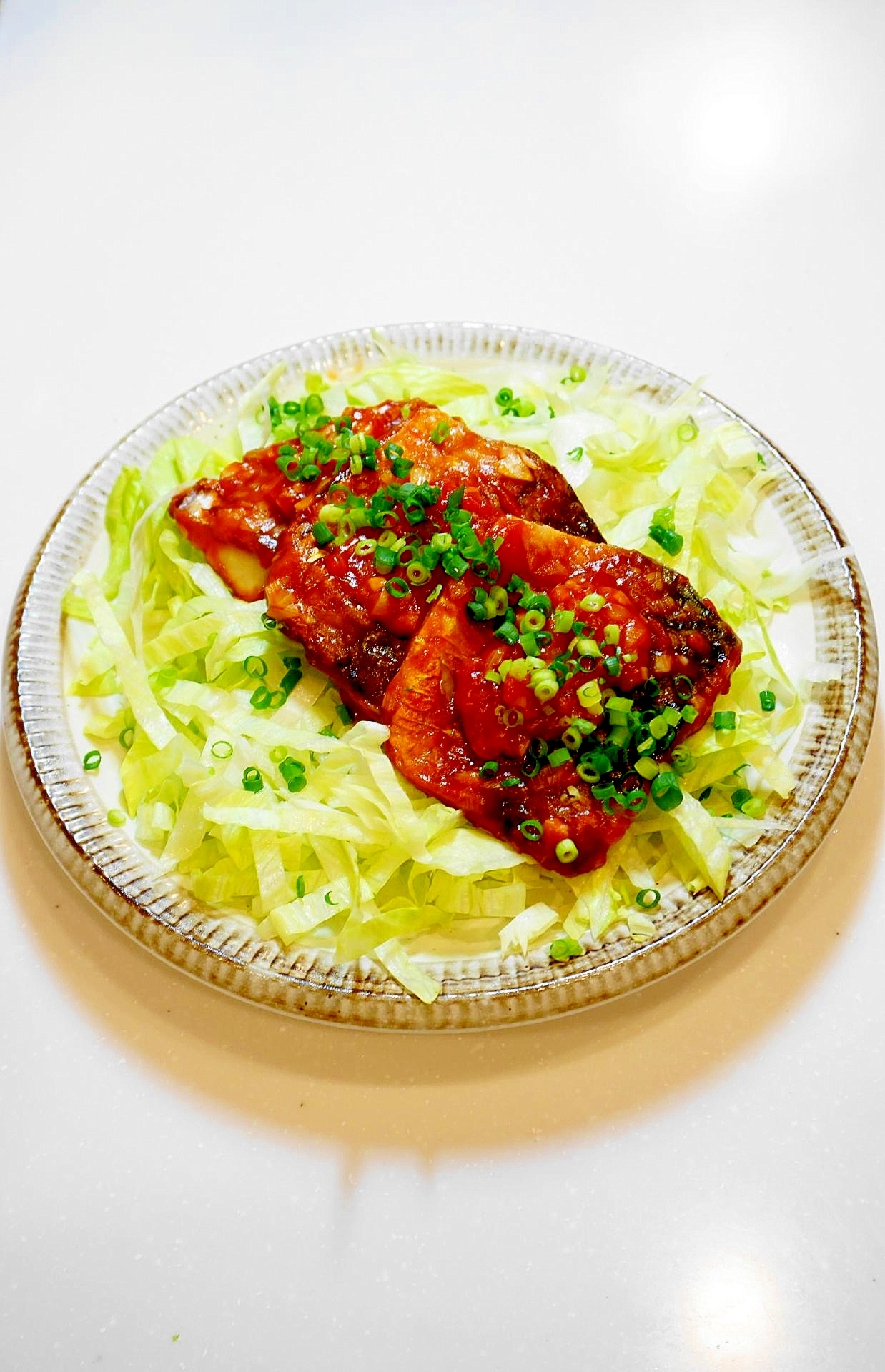 ピリ辛が食欲をそそる!塩サバのチリソース