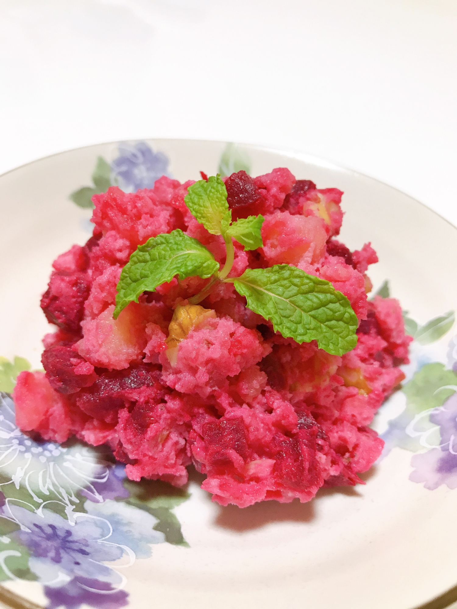 食卓が華やかに!ビーツ入りポテトサラダ