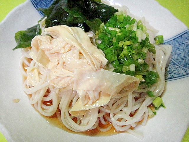 生湯葉とワカメの冷やしうどん