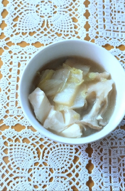 豆腐 白菜 舞茸 ネギの味噌汁