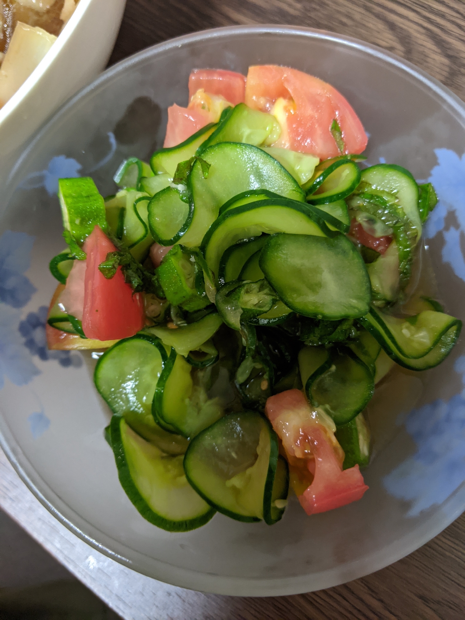 キュウリとトマトとワカメの酢物