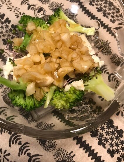 ブロッコリーと長芋、卵白炒り卵の豆腐サラダ