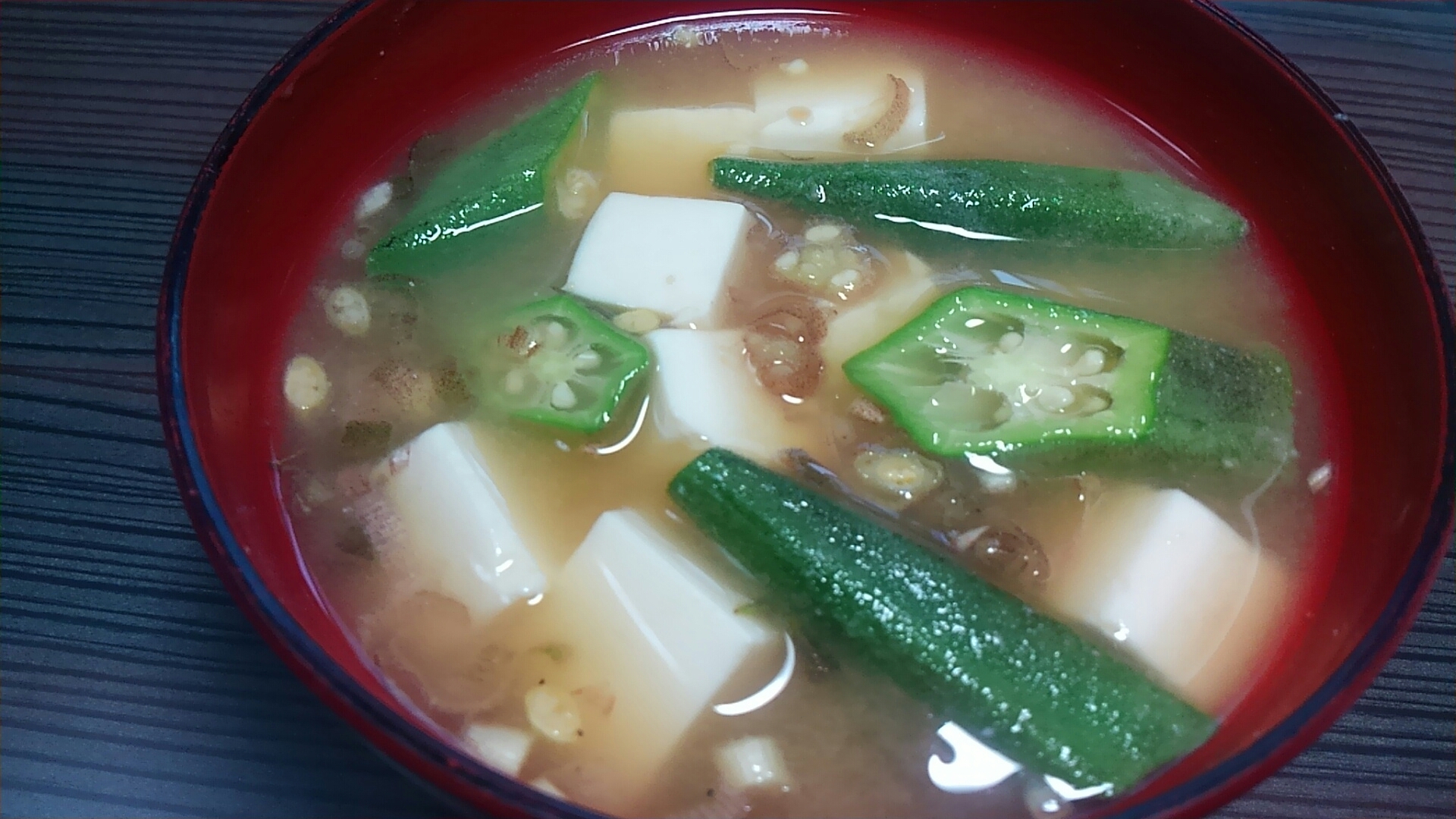 オクラとみょうがと豆腐の味噌汁