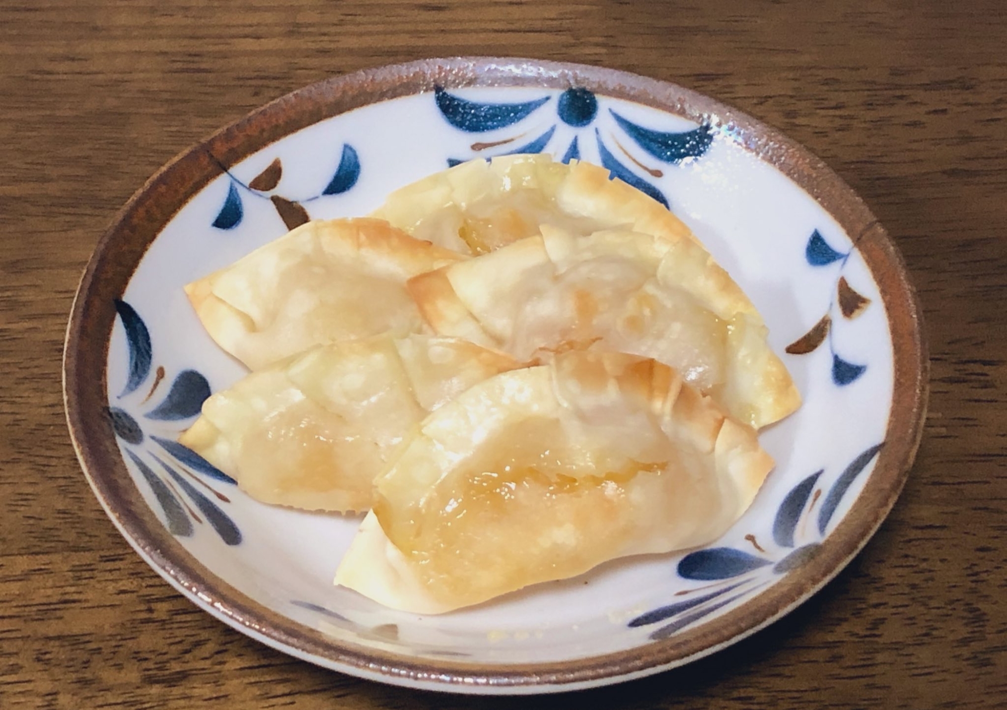 簡単⭐餃子の皮でアップルパイ