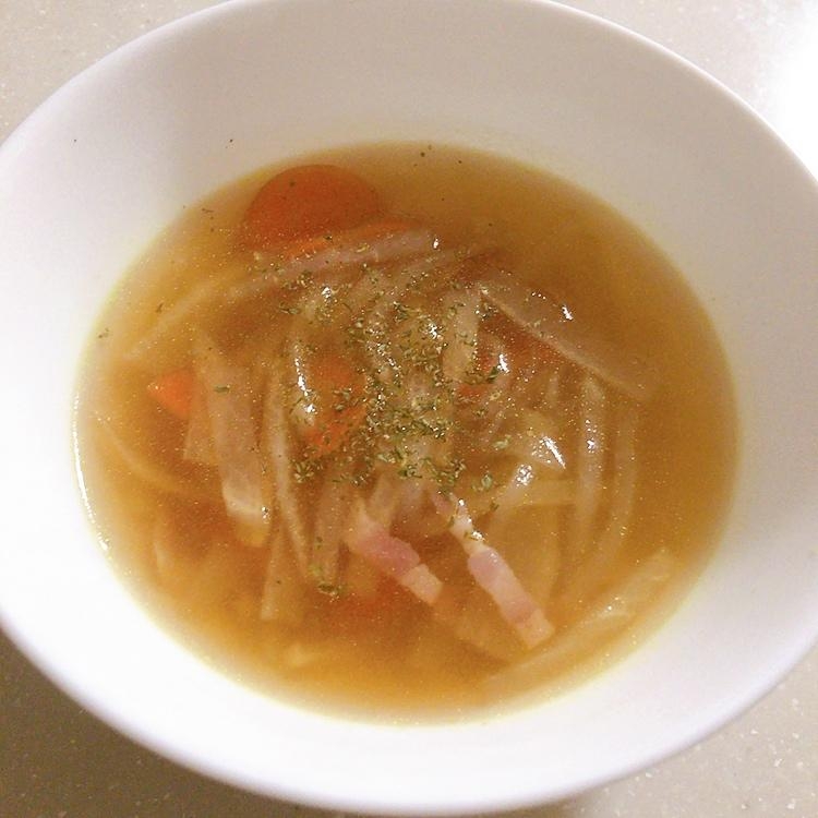 大根とにんじんの洋風スープ★*。