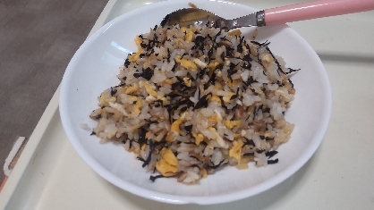 ひじきの煮物リメイク♪我が家の“和風チャーハン”