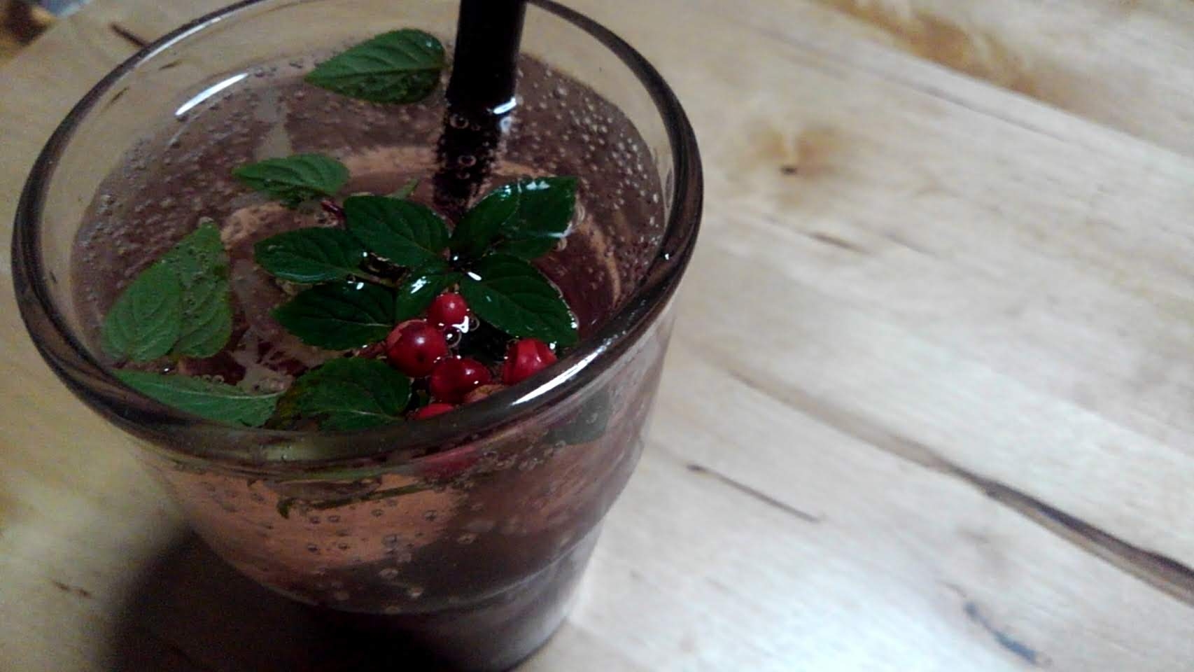 チェリーコンポートとミントピンクペッパーのサイダー